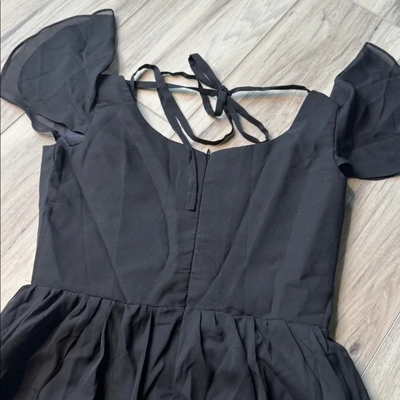 Elegant Black Dress - Picture 8 of 10